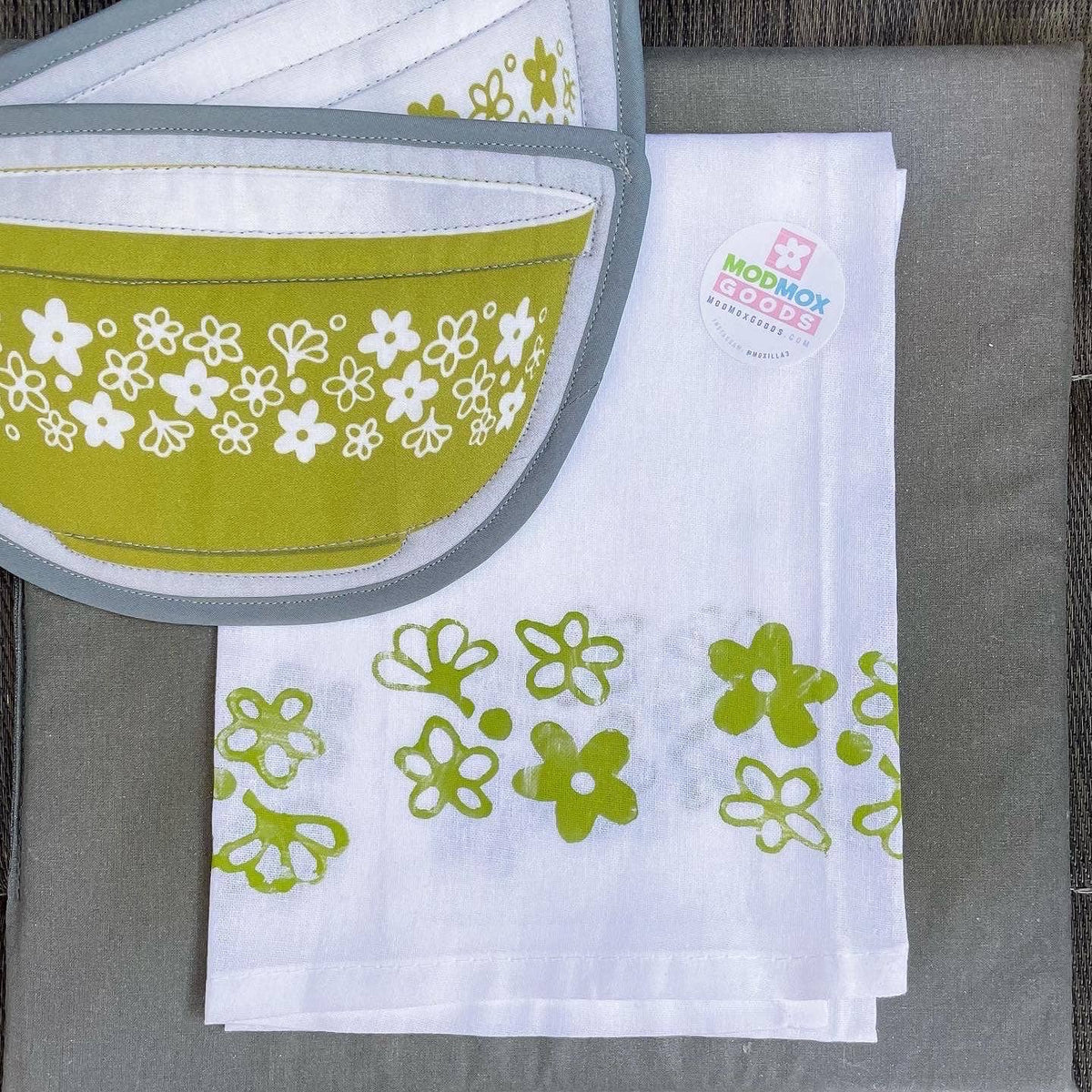 2 Potholders - Pyrex Spring Blossom Bowl Shape Pot holders